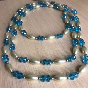 Бусы круглые бело-голубые