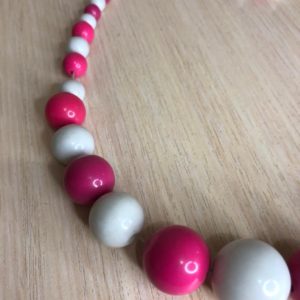 Бусы круглые бело-розовые