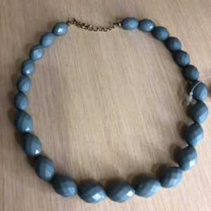 Бусы матово-голубые с застежкой на цепочке