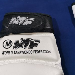 Перчатки WTF размер M белые тхэквондо карате