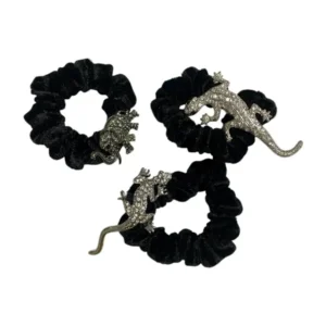 Бархатная резинка для волос со стразами черная
