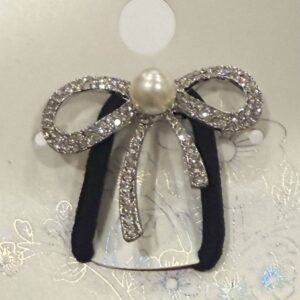 Резинка для волос Бантик со стразами